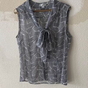 Chic Black and White Geometric Sleeveless Button Down Blouse